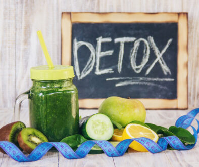 green-smoothies-with-vegetables-fruits-detox-day
